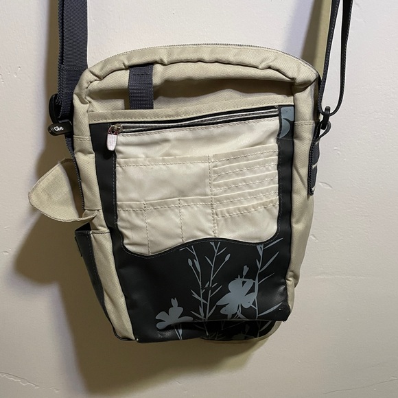 Clive Purse - Picture 4 of 5